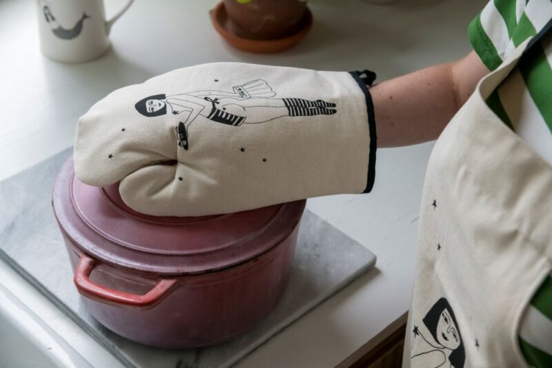 Oven Glove Pin Up Cake Girl